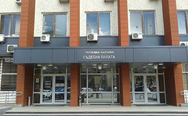 Осъдиха бабата, изхвърлила новороденото си внуче през балкона